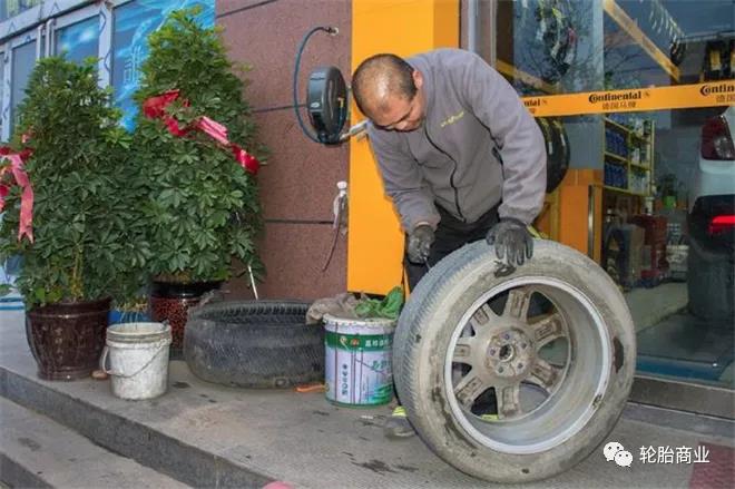 不少大型輪胎店已經開始裁員，節(jié)約成本